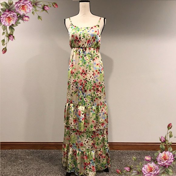 Old Navy Dresses & Skirts - MAKE AN OFFER ;) NWOT floral maxi dress